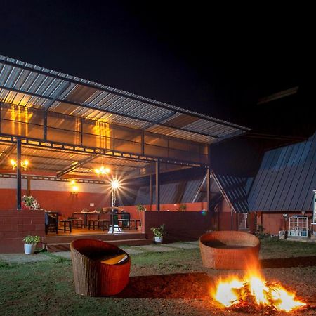 Stayvista At Golden Triangle Kabini With Bonfire, River View & Comp Beakfast Hampāpura Exterior foto